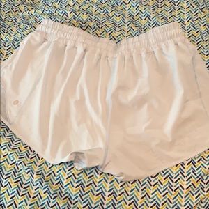 Lululemon hotty hot 2.5 shorts size 10